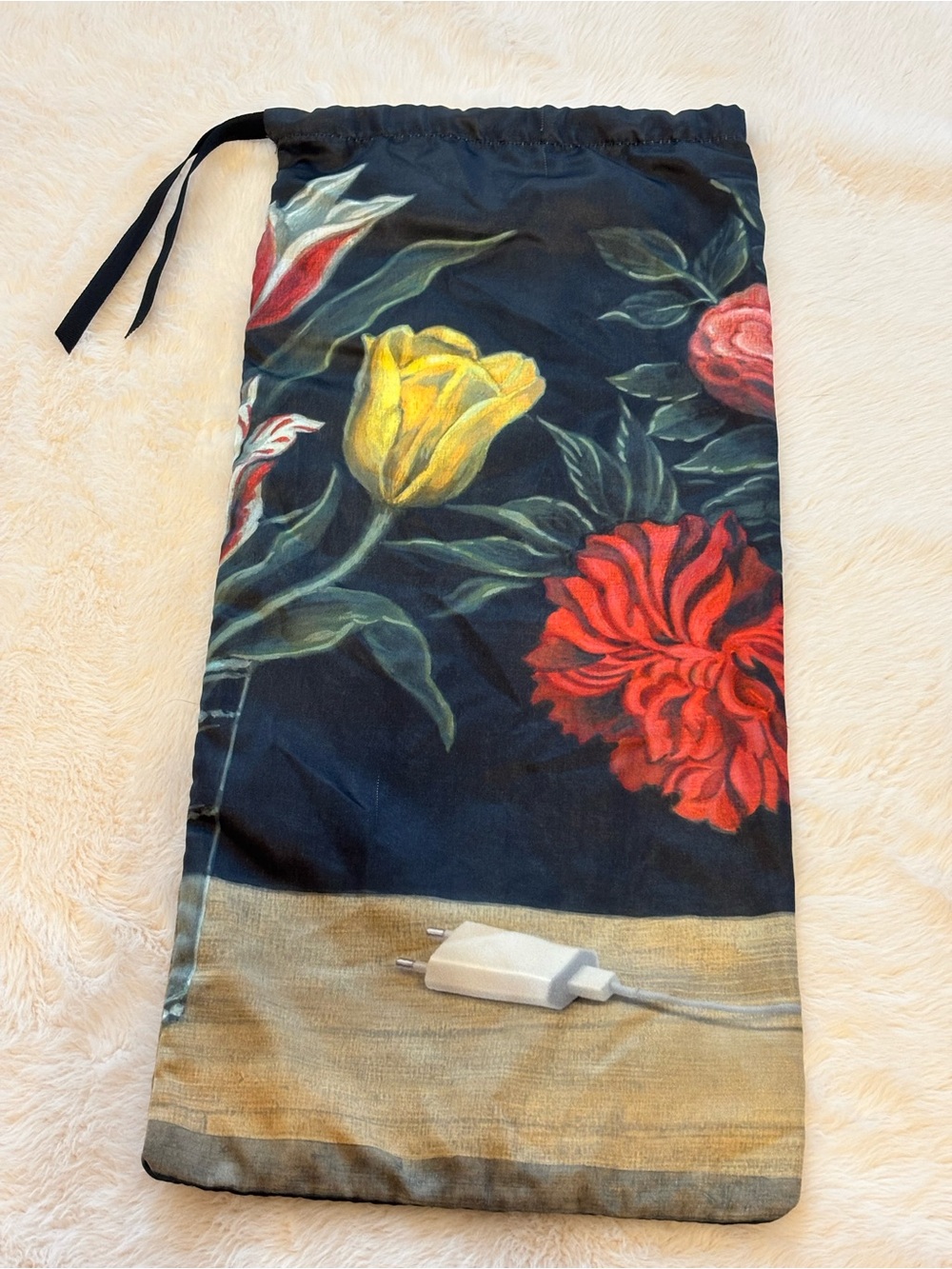 Gucci Black Floral Drawstring Pouch with Teal Globe Motif - Picture 3 of 7